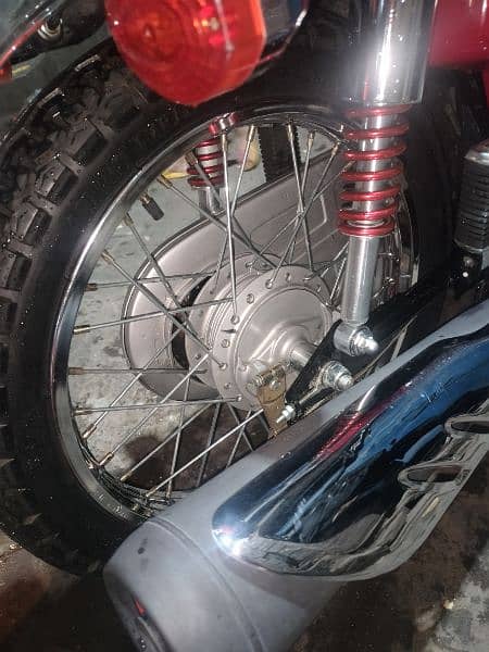 Honda 125 new condition numbr lga hai 320 chala all new hai 17