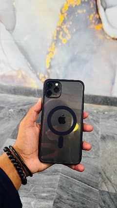 Iphone 11 pro max with box 0