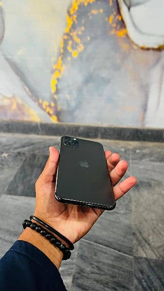 Iphone 11 pro max with box 2