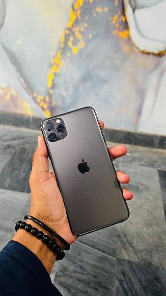 Iphone 11 pro max with box 3