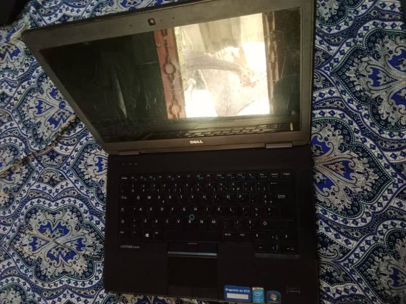 Laptop for sell only serious Byer contact 2