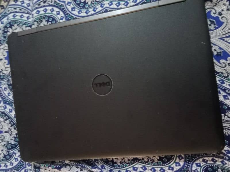 Laptop for sell only serious Byer contact 7