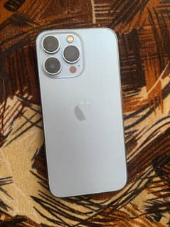 Iphone 13pro only 2 week use 10/10 pin dot 0