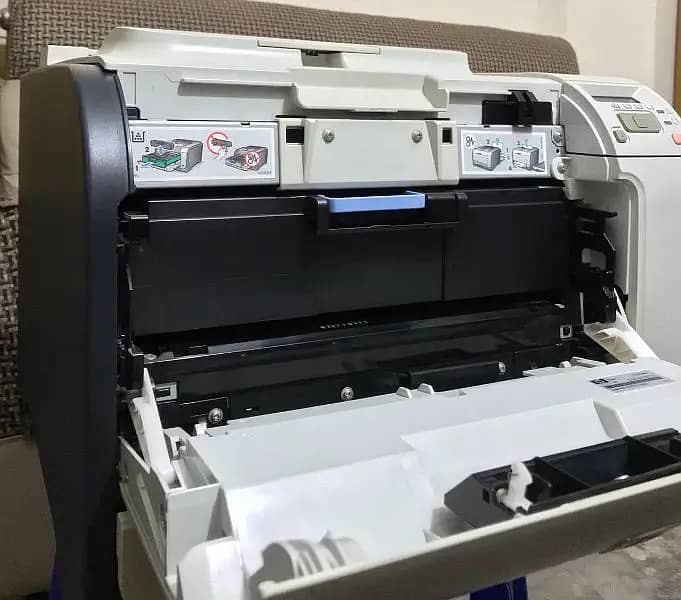 HP Color Laser Jet CP2025 2