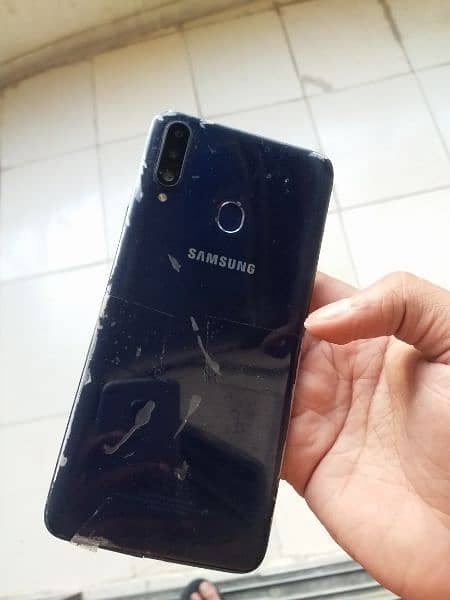 I WANT TO SELL MY SAMSUNG GALAXY A20S. 2