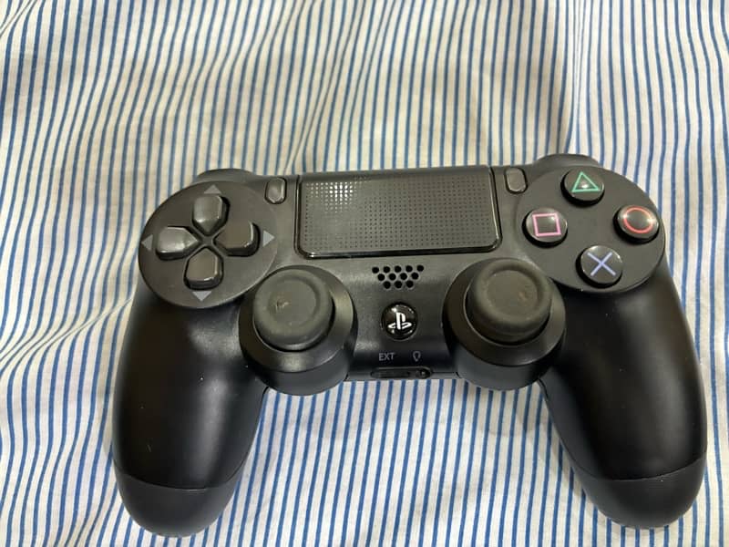 ps4 orignal controller good condition 0