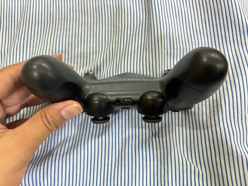 ps4 orignal controller good condition 2