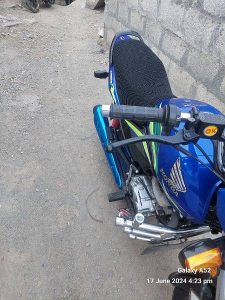 Honda cb 125f 2023 blue colour Islamabad number ten by ten life time 3