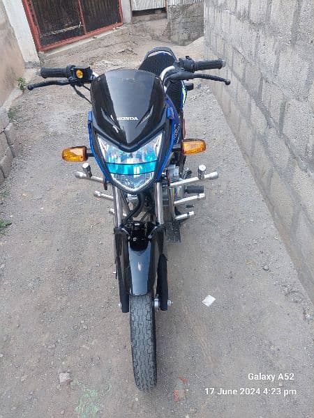 Honda cb 125f 2023 blue colour Islamabad number ten by ten life time 5