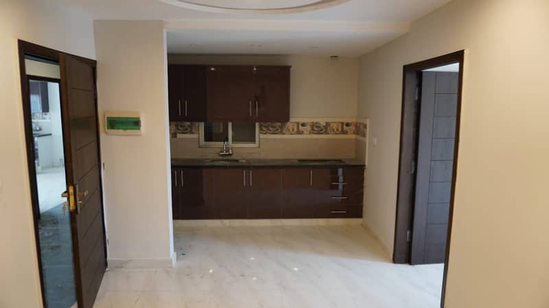 Investor Rate Low Budget 1 BHK For Sale In BAHRIA Town Lahore 3