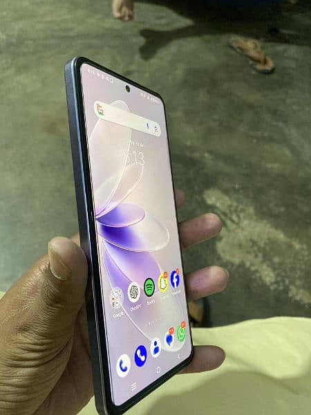 Vivo V27e 1