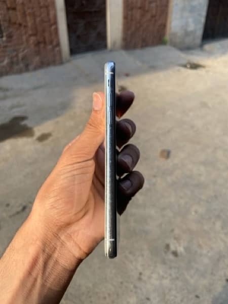 Iphone xs factory unlock mint condition 2
