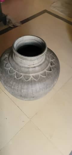 old antiq item water jarr