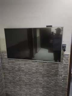 LG led 49 inch with android tv box good condition 0