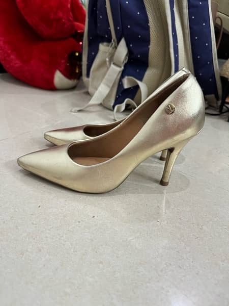 golden heels 1
