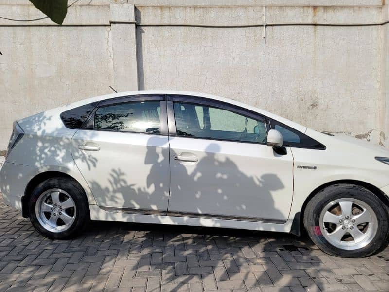 Toyota Prius 2011 3