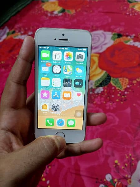 iphone 5s for sale contact 03138170946 8