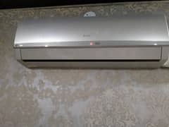 Gree 1 ton inverter heat and cool brand new condition