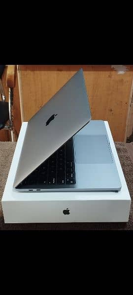 MacBook Pro M2 2022 8GB 512GB 13" MNEJ3 With Box 9