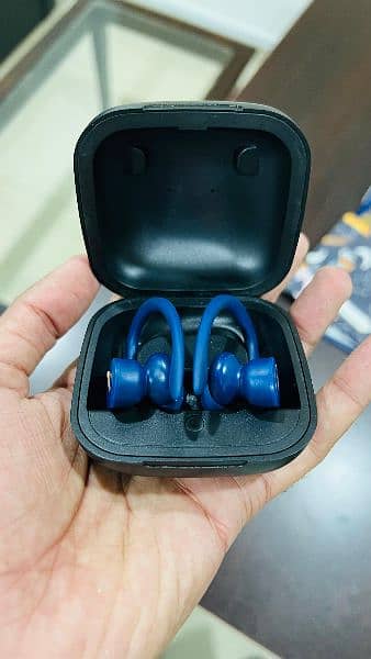 PowerBeats Pro original in mint condition 0