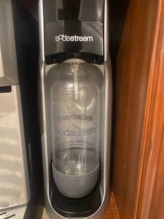 Soda Stream - Soda Machine with full Co2 Cylinder and accessories