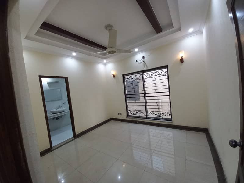 10 Marla Renovated House For Sale In Shaheen Block Bahria Town Lahore 4