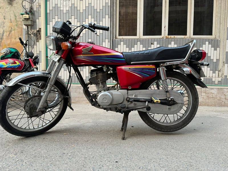 Honda cg 125 red colour 0