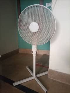 Light weight Pedestal Fan / Adjustable speed and stand