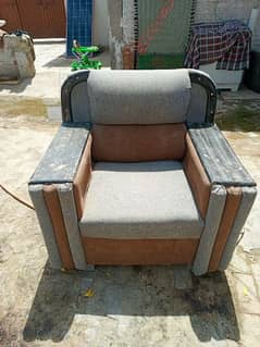 1 seater sofa for sale in good condition