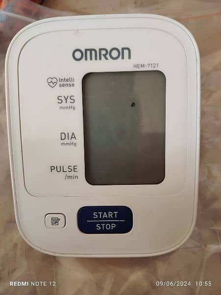 OMRON BLOOD PRESSURE MACHINE/MONITOR AVAILABLE 8