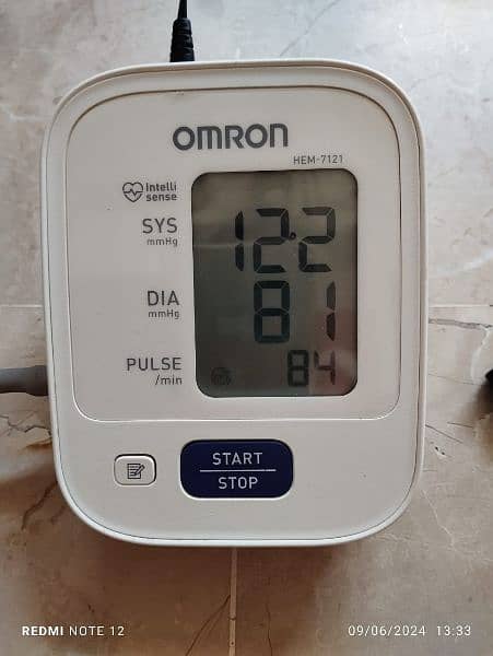 OMRON BLOOD PRESSURE MACHINE/MONITOR AVAILABLE 10