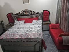 Bed set and dressing table