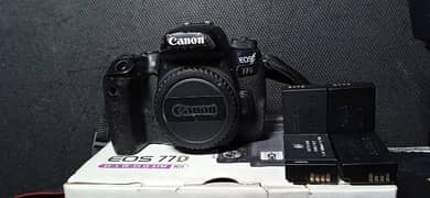 CANAN Eos 77D with sigma 17.50 F2.8 lens.