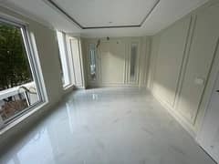 2 Bed Luxury Non Furnished Apartment Available For Rent