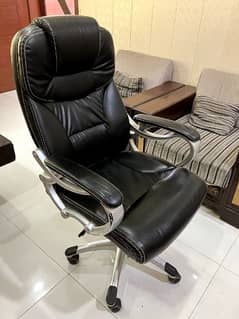Revolving Office Chair in Excellent Condition