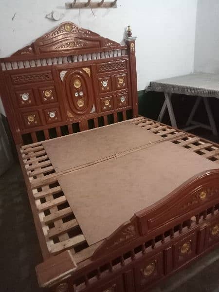 taali wood bed almost new not used 6