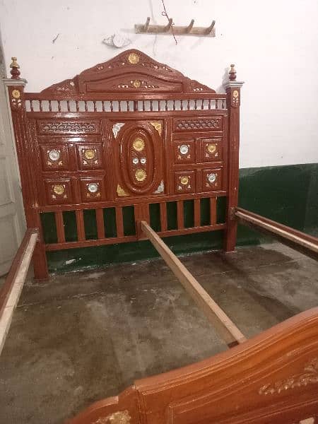 taali wood bed almost new not used 7