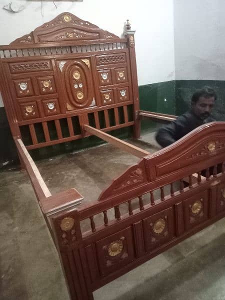 taali wood bed almost new not used 8