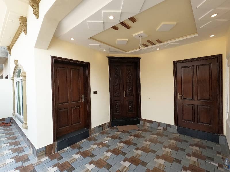 In Khayaban-E-Amin - Block L House For Sale Sized 5 Marla 5