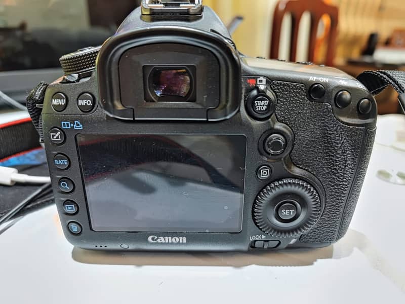 Canon 5D mark iii, in as new condition, only 10700 shutter count (7%) 7