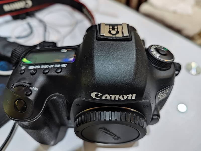 Canon 5D mark iii, in as new condition, only 10700 shutter count (7%) 9