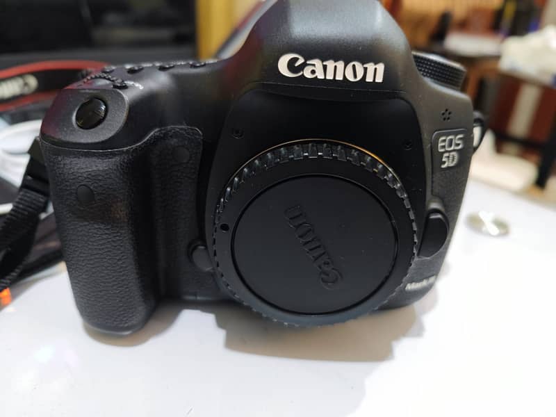 Canon 5D mark iii, in as new condition, only 10700 shutter count (7%) 12