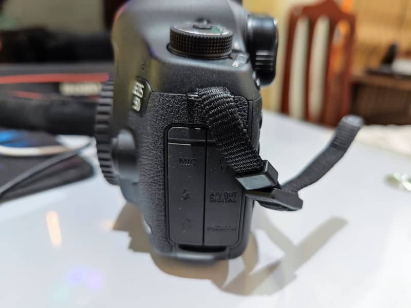 Canon 5D mark iii, in as new condition, only 10700 shutter count (7%) 14