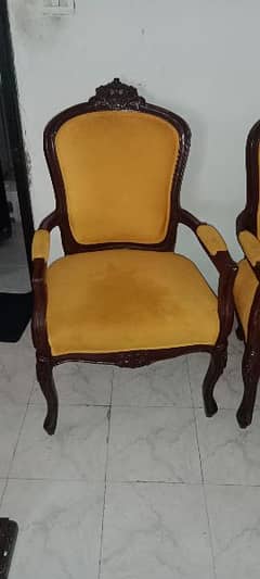 CHAIR FOR SALE 2 CHAIR GOOD CONDITION