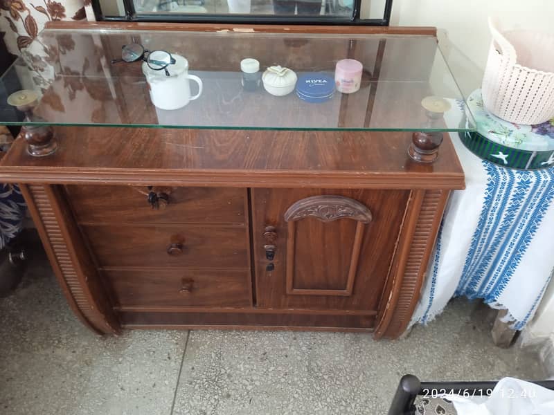 Elegant Wooden Dressing Table with Mirror 1