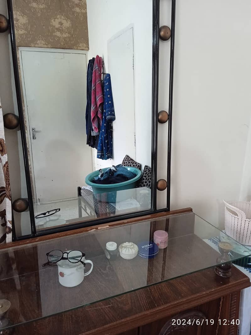 Elegant Wooden Dressing Table with Mirror 2