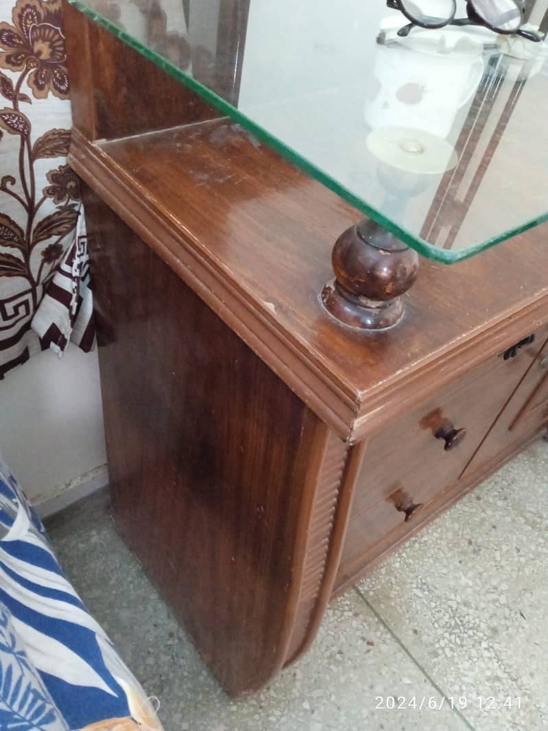 Elegant Wooden Dressing Table with Mirror 5