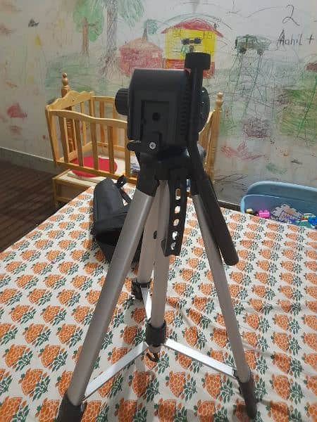 tripod camera stand 1