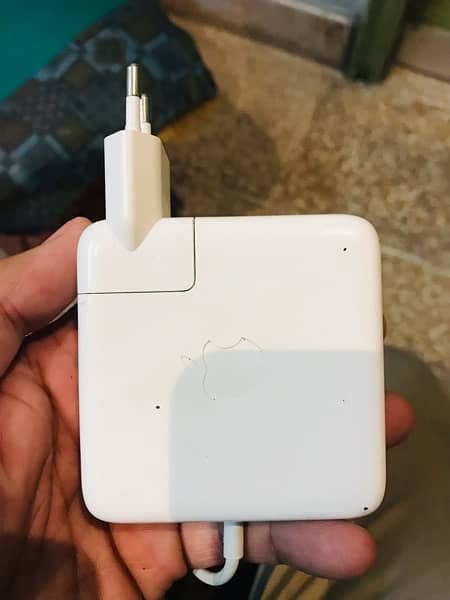 Mac book 60w original charger in lush condition 2