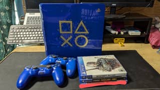 PS4 Slim (Play Edition) 1 TB + 2 Controllers + 2 Games